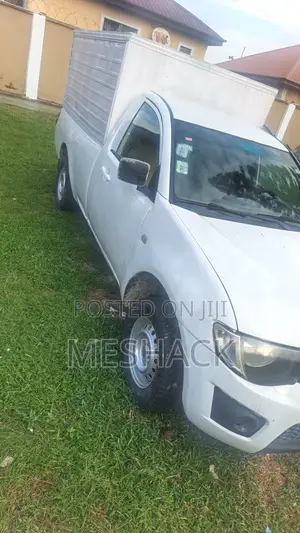 Mitsubishi L200 2012 White