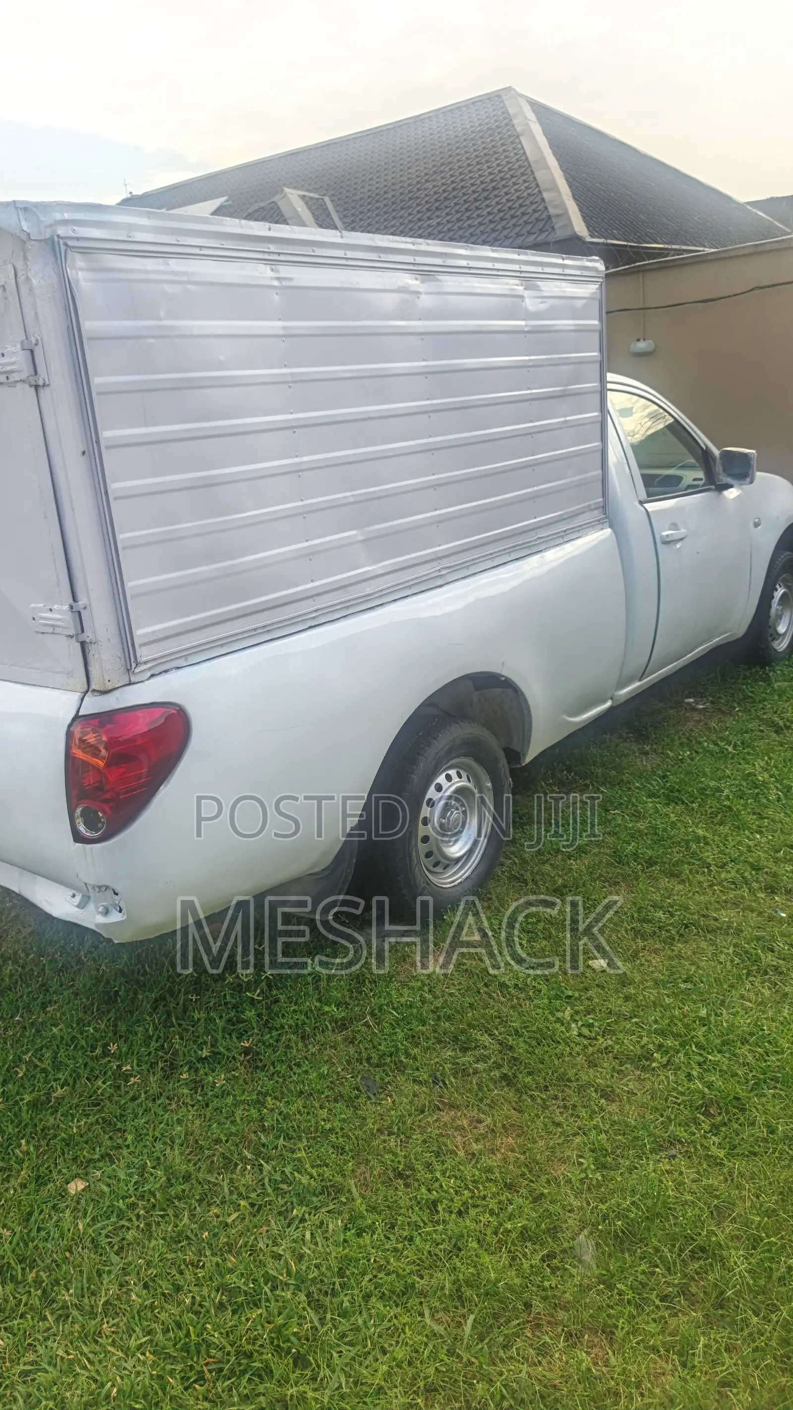 Mitsubishi L200 2012 White