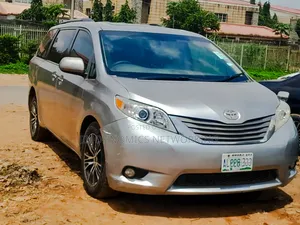 Toyota Sienna XLE 7 Passenger Mobility 2011 Silver