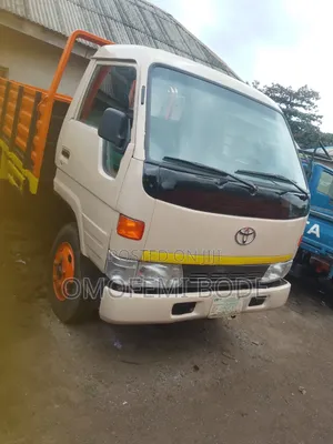 Toyota Dyna 200 Used One Six Tyres Normal Hand Petrol Engine