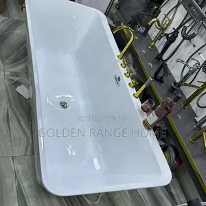 Executive Acrylic Bathtub With Gold Tap