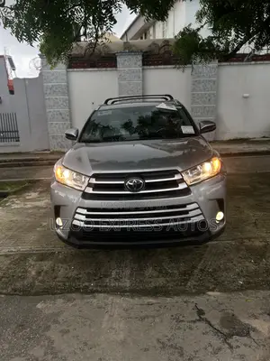Toyota Highlander XLE 4x4 V6 (3.5L 6cyl 8A) 2017 Gray