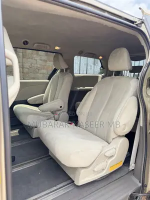 Toyota Sienna LE 8 Passenger 2010 Gold