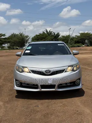 Toyota Camry SE 4dr Sedan (2.5L 4cyl 6A) 2013 Silver