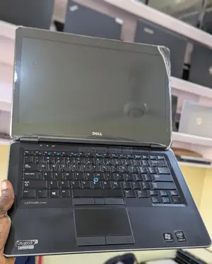 New Laptop Dell Latitude 7440 8GB Intel Core i5 HDD 500GB