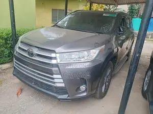 Toyota Highlander XLE 4x2 V6 (3.5L 6cyl 8A) 2018 Gray