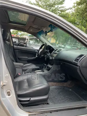 Honda Accord 2005 Silver