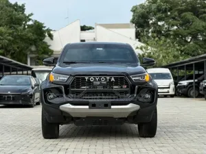 Toyota Hilux 2024 Black