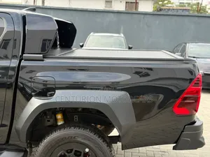 Toyota Hilux 2024 Black