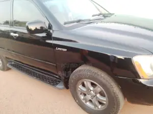 Toyota Highlander Base FWD 2004 Black