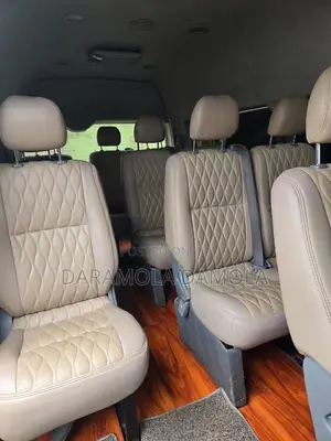 Toyota HiAce 2018 Gold