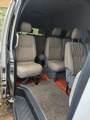 Toyota HiAce 2018 Gold
