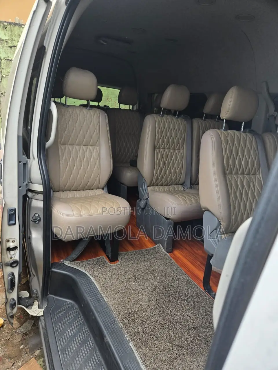 Toyota HiAce 2018 Gold