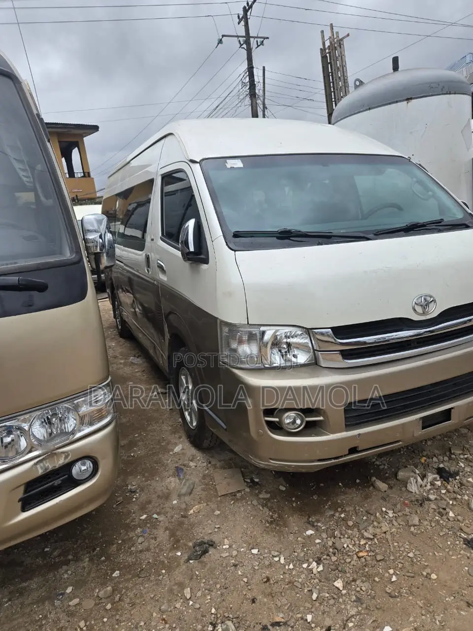 Toyota HiAce 2018 Gold