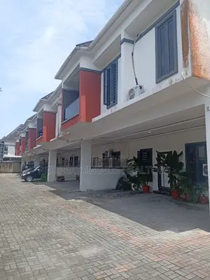 4bdrm Duplex in Chevron for sale