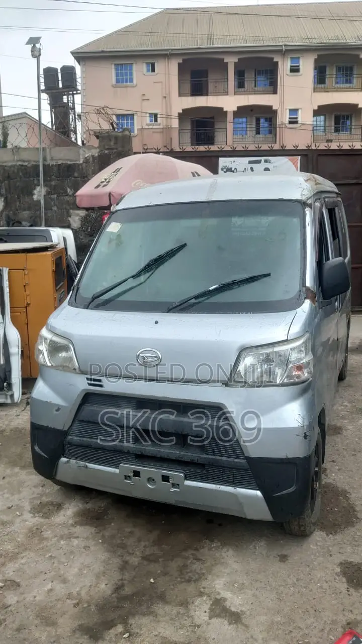 Daihatsu Hijet 2015 Silver