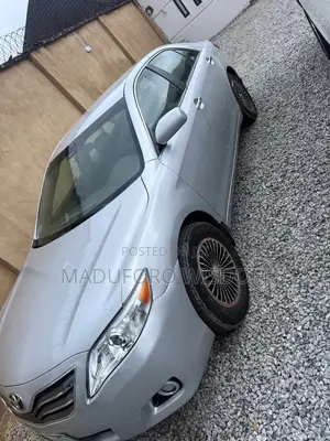 Toyota Camry LE 4dr Sedan (2.5L 4cyl 6AM) 2010 Silver