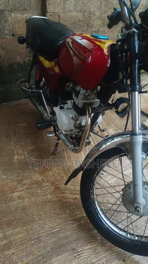Bajaj Boxer 2024 Red