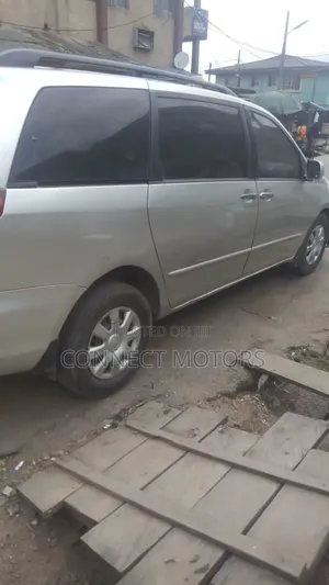 Toyota Sienna 2005 Gold