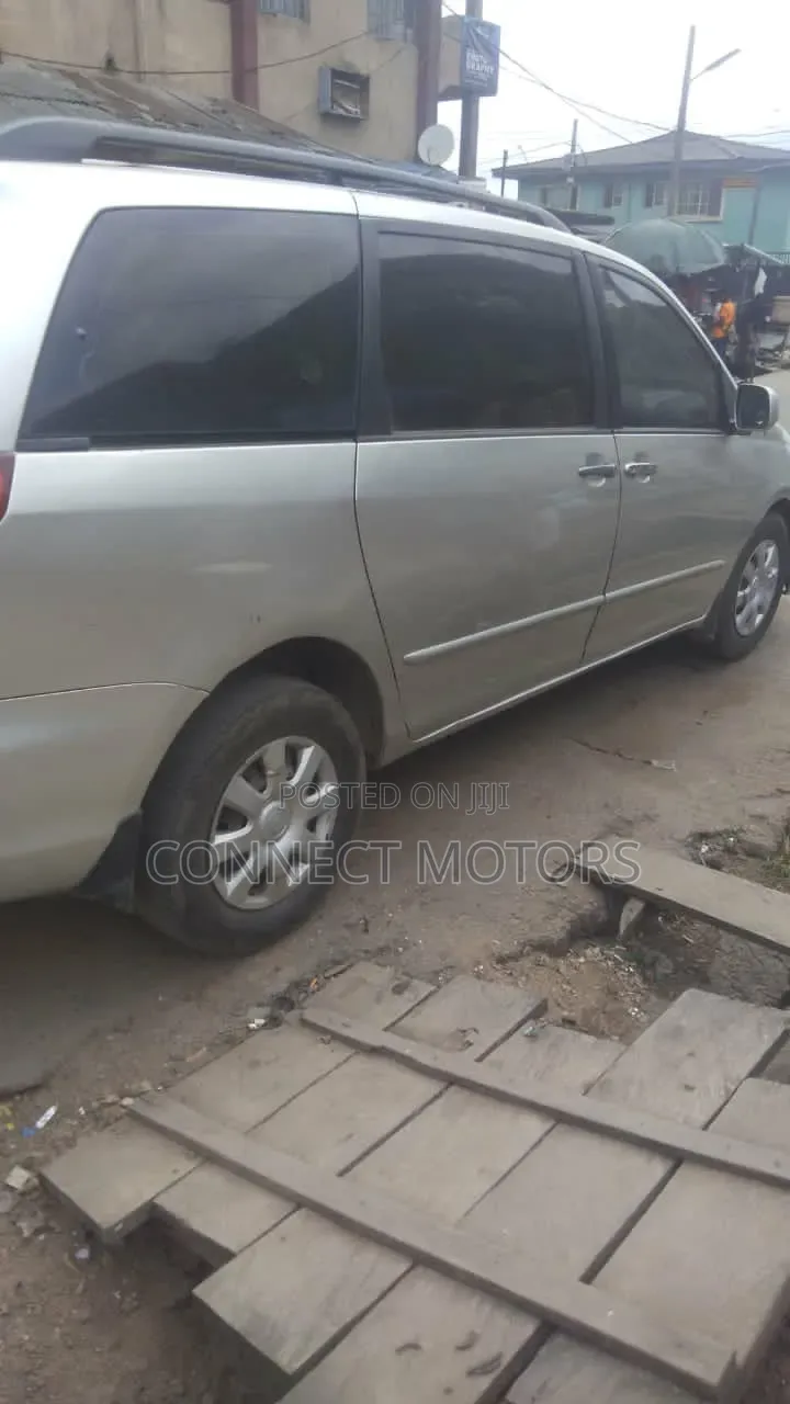 Toyota Sienna 2005 Gold