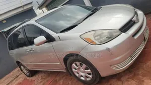 Toyota Sienna 2005 Gold