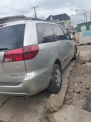 Toyota Sienna 2005 Gold