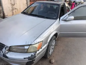 Toyota Camry Automatic 1999 Silver