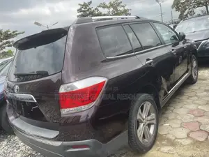Toyota Highlander Limited 2011 Burgundy