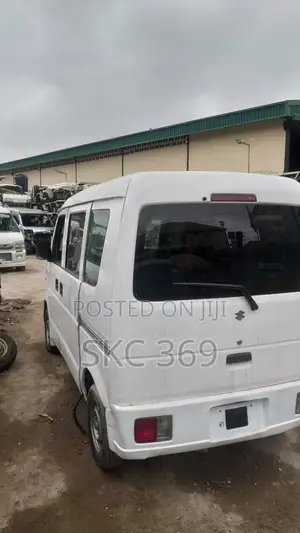 Suzuki US 2013 White