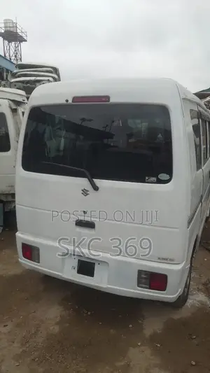 Suzuki US 2013 White