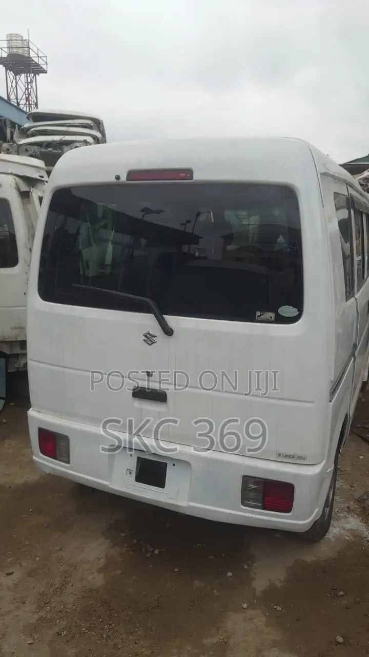 Suzuki US 2013 White
