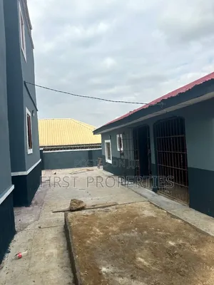 3bdrm Block of Flats in Oritamerin Elebu, Akala Express for rent