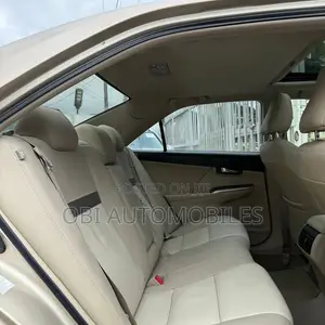 Toyota Camry XLE V6 4dr Sedan (3.5L 6cyl 6A) 2013 Gold