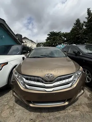 Toyota Venza V6 AWD 2010 Gold