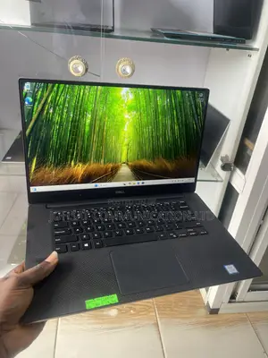 Laptop Dell Precision 5520 8GB Intel Core i5 SSD 256GB