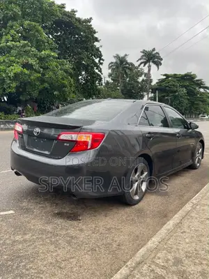 Toyota Camry SE 4dr Sedan (3.5L 6cyl 6A) 2014 Gray