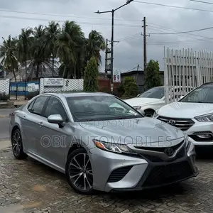 Toyota Camry 2018 Silver