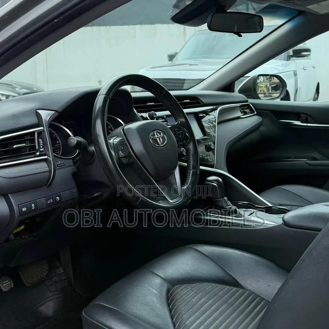 Toyota Camry 2018 Silver