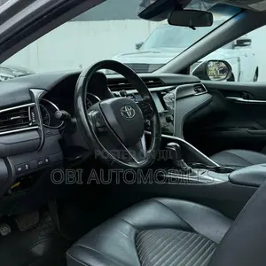 Toyota Camry 2018 Silver