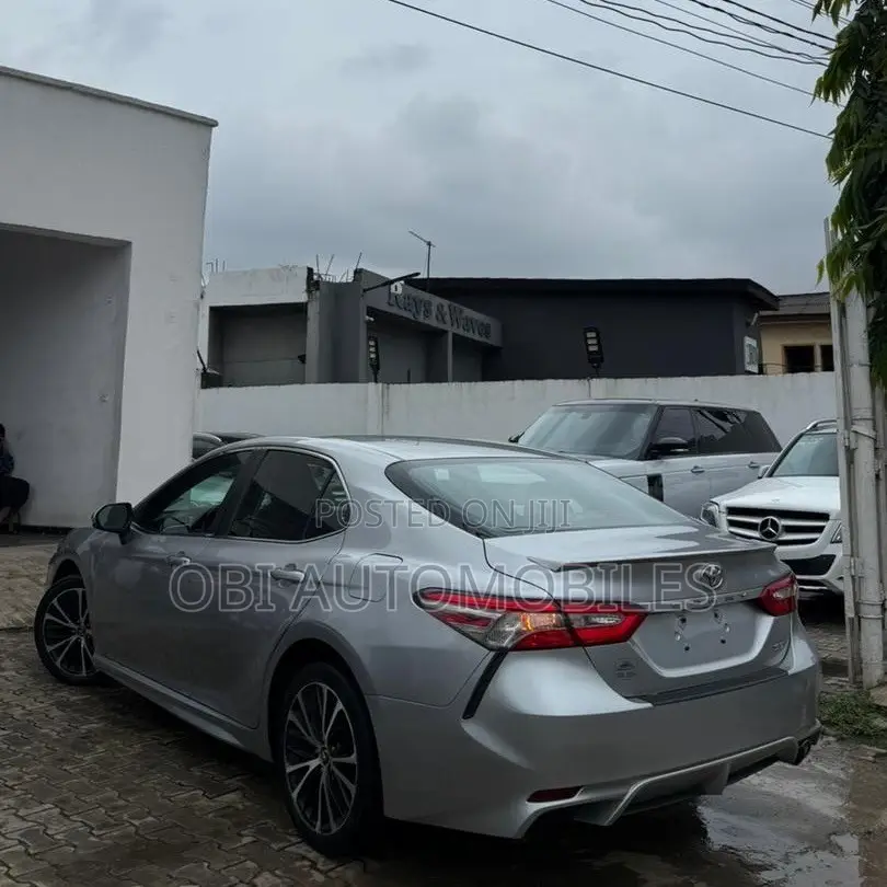 Toyota Camry 2018 Silver