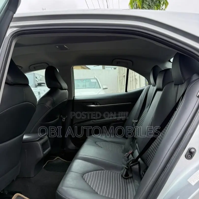 Toyota Camry 2018 Silver