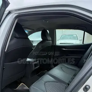 Toyota Camry 2018 Silver