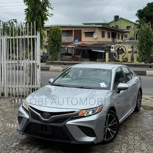 Toyota Camry 2018 Silver