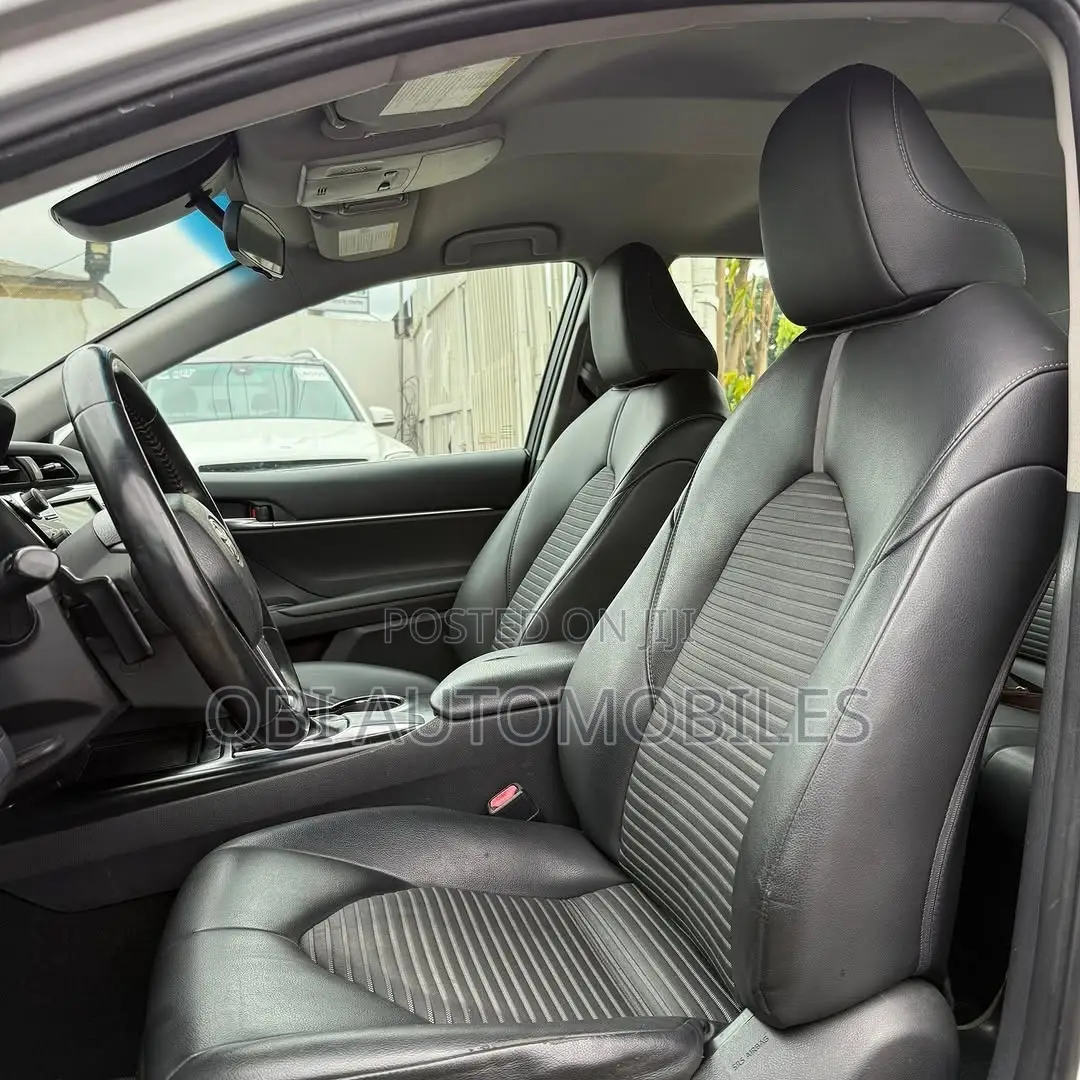 Toyota Camry 2018 Silver