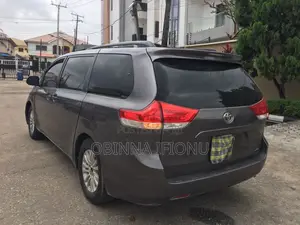 Toyota Sienna 2010 Gray