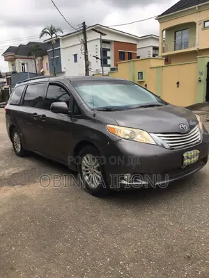 Toyota Sienna 2010 Gray