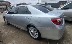 Toyota Camry XLE 4dr Sedan (2.5L 4cyl 6A) 2012 Silver