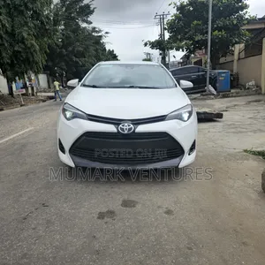 Toyota Corolla LE (1.8L 4cyl 2A) 2018 White