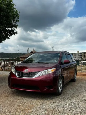 Toyota Sienna LE AWD 7-Passenger 2013 Maroon