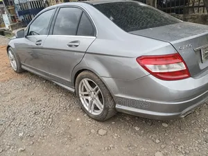 Mercedes-Benz C250 2010 Burgundy